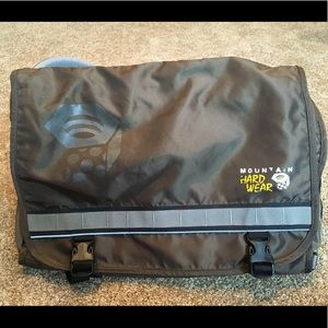 Mountain hardware laptop messenger bag
